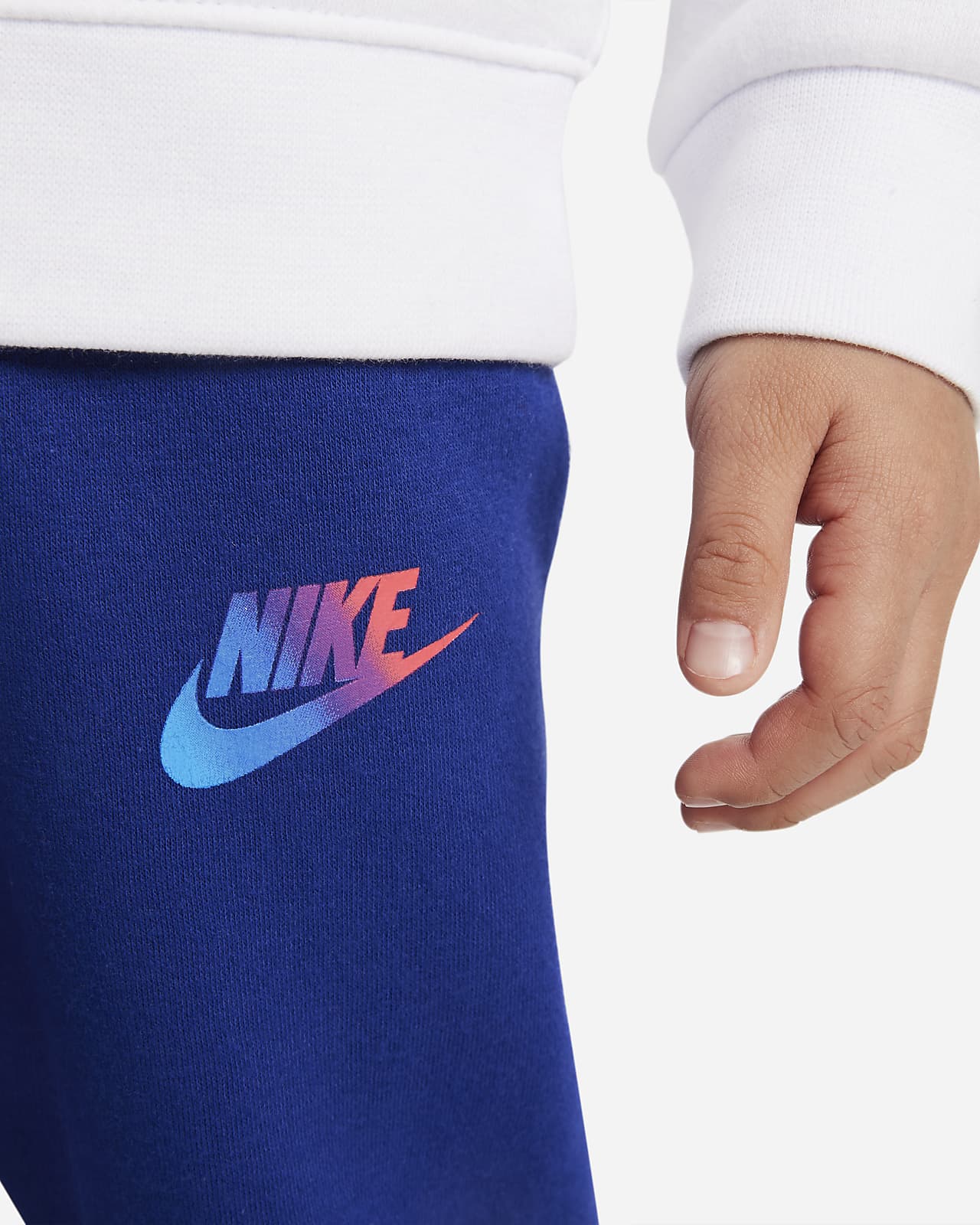 Conjunto de sudadera de cuello redondo y pantalones infantil Nike. Nike.com