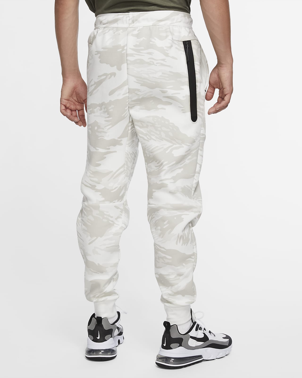 Nike Tech Fleece joggebukse med kamotrykk til herre. Nike NO Nike Tech Fleece joggebukse med kamotrykk til herre. Nike NO
