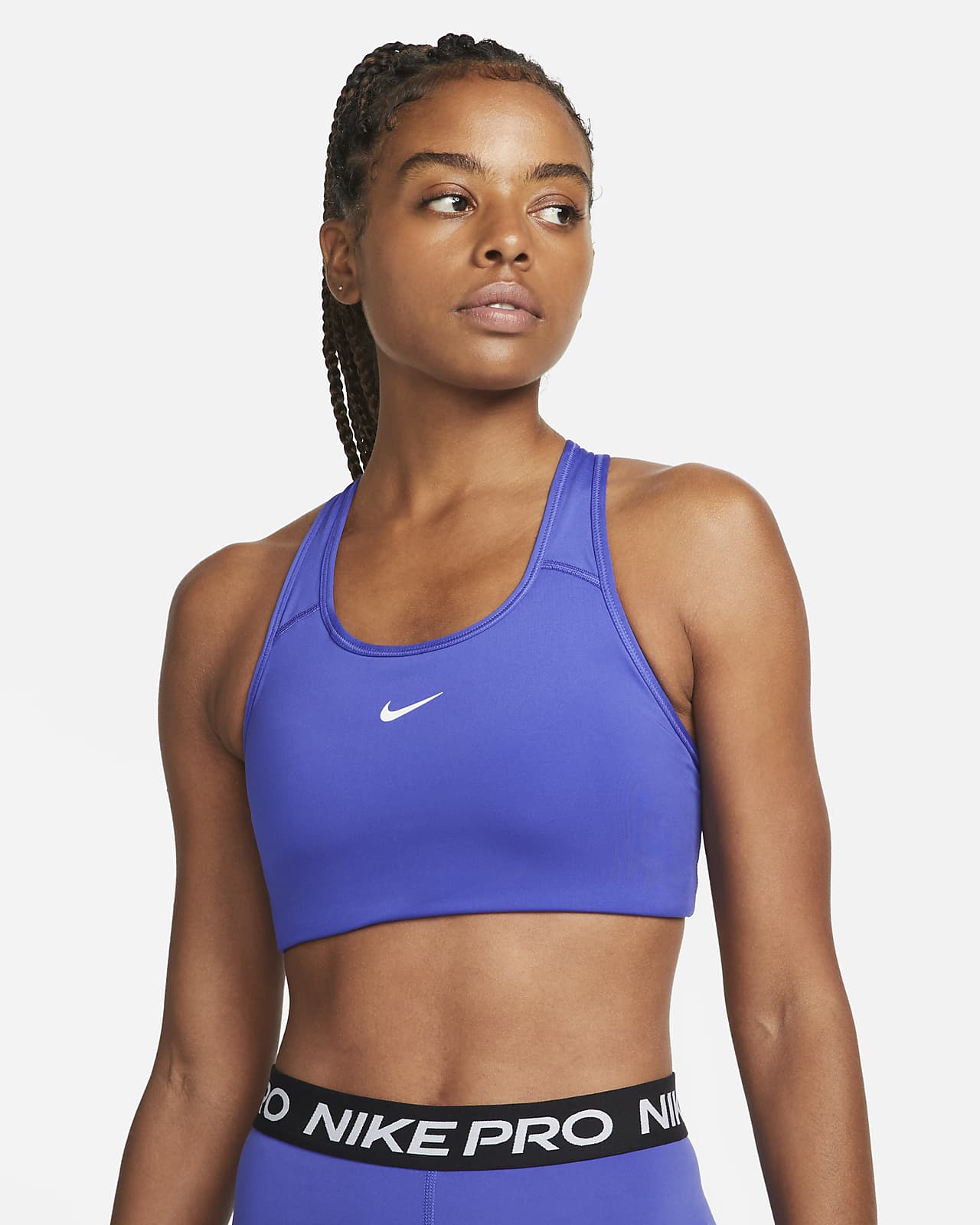 Bra deportivo con almohadilla de una sola pieza de media sujeción para mujer Nike Swoosh 
