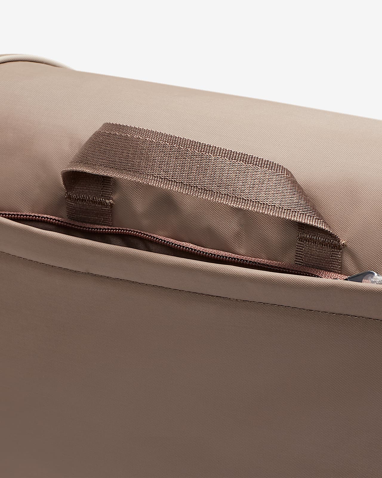 Nike Sportswear Essentials Messenger Bag (15L). Nike NO