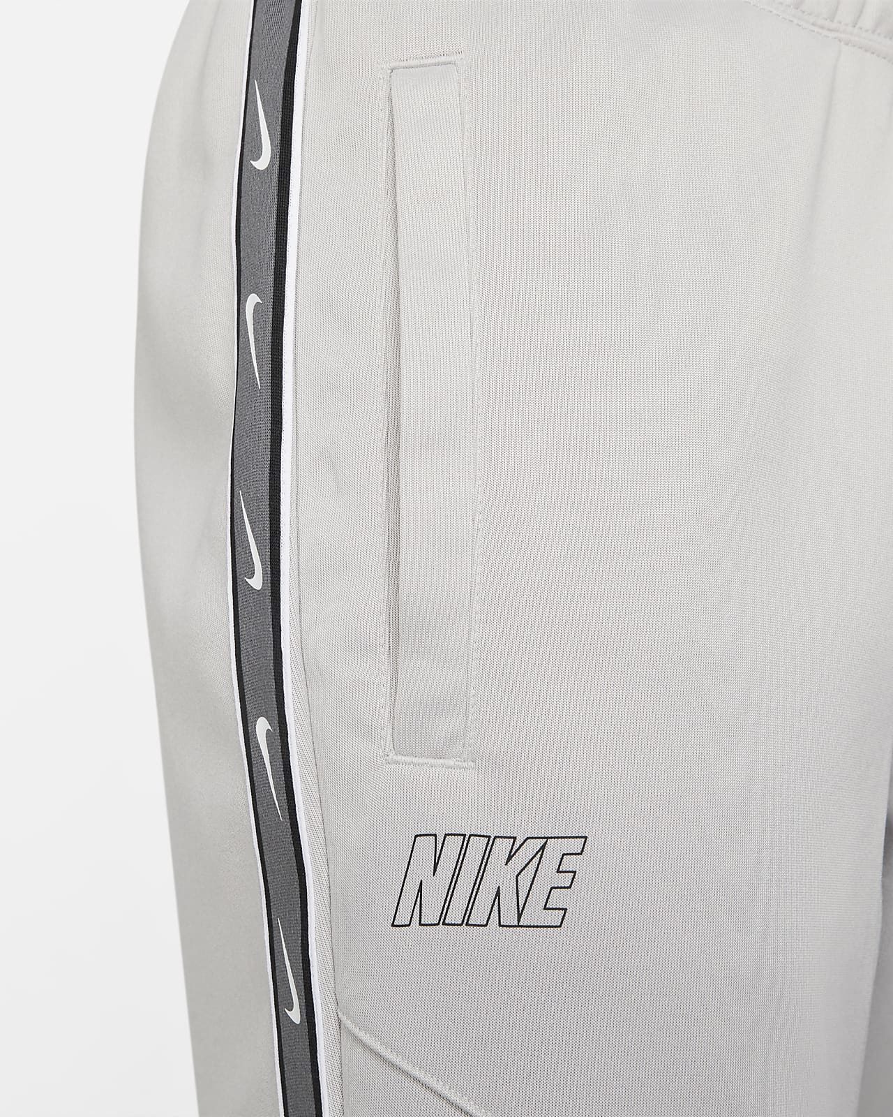 Nike Sportswear Repeat Men's Joggers. Nike CZ