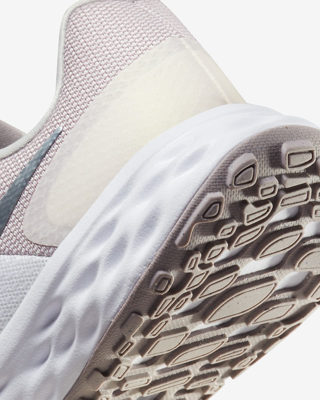 Nike Revolution 6 Next Nature Premium Hardloopschoenen voor dames (straat).  Nike BE