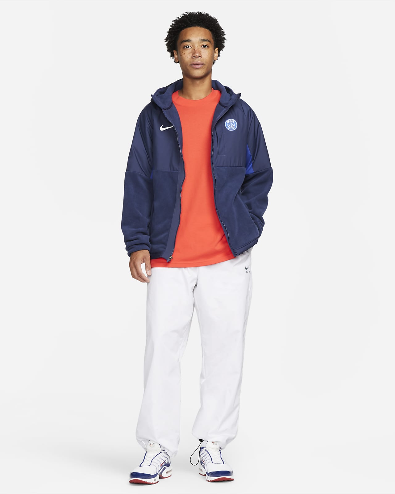 Paris Saint-Germain AWF Men's Winterized Full-Zip Football Jacket. Nike BE