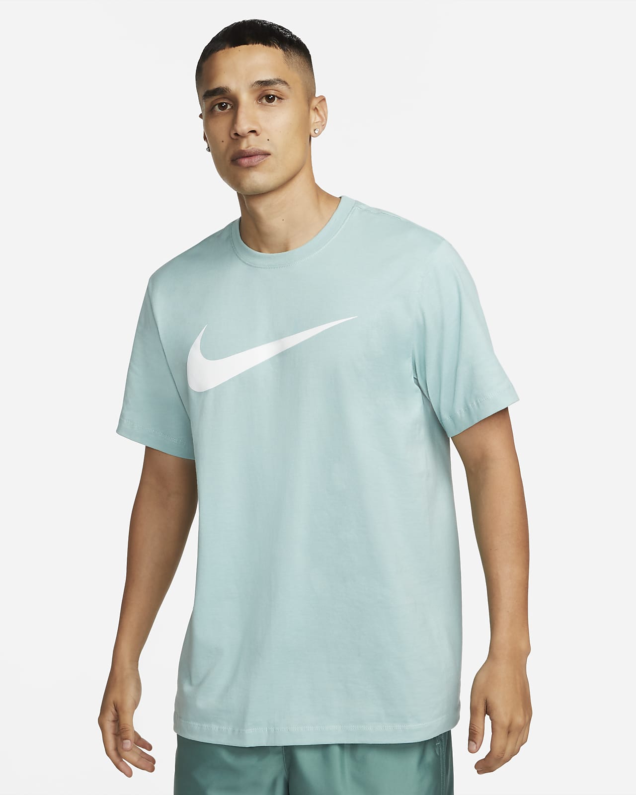 rock Sencillez trono Nike Sportswear Swoosh Men's T-Shirt. Nike.com