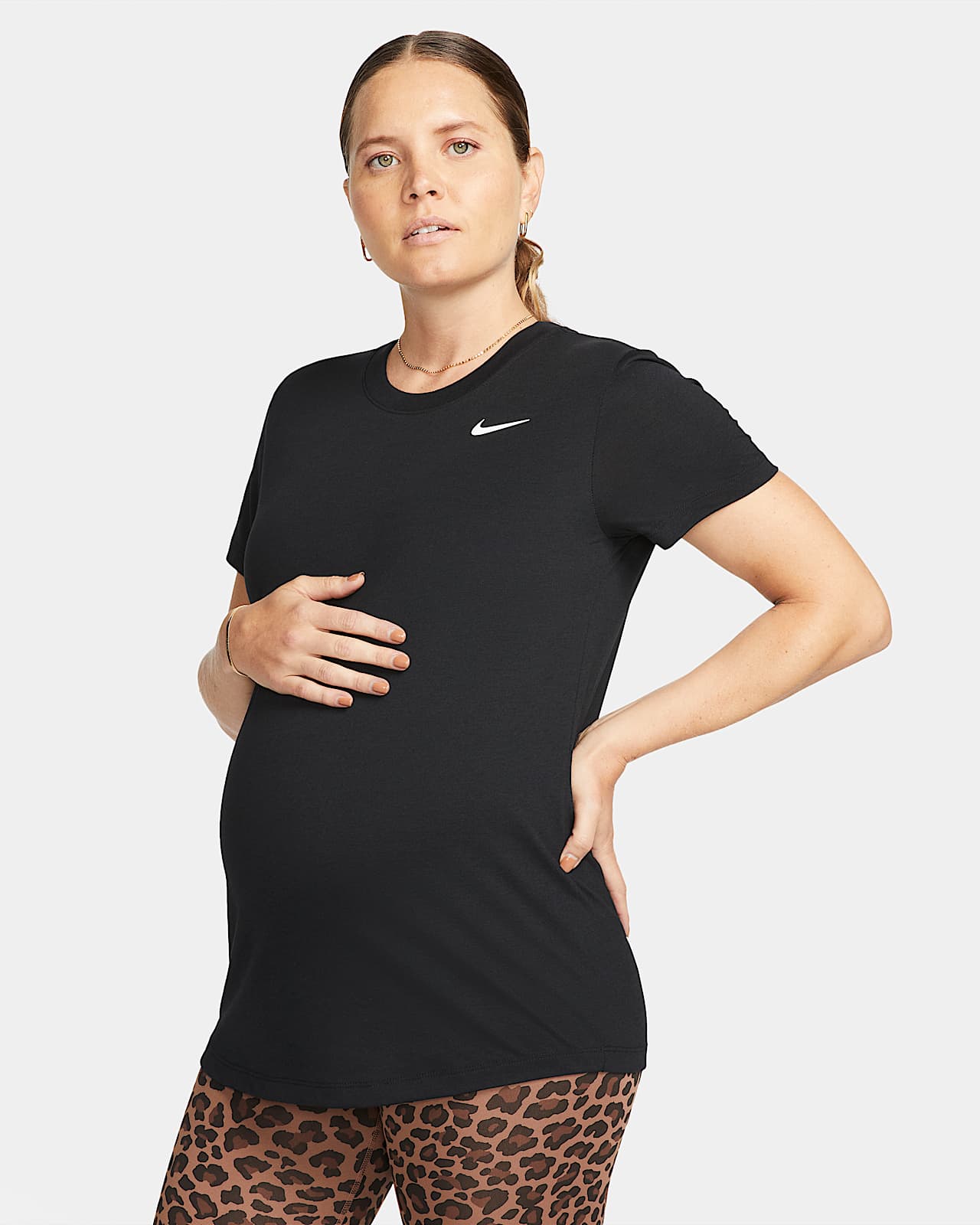 Playera de maternidad para mujer Nike Dri-FIT (M). Nike.com