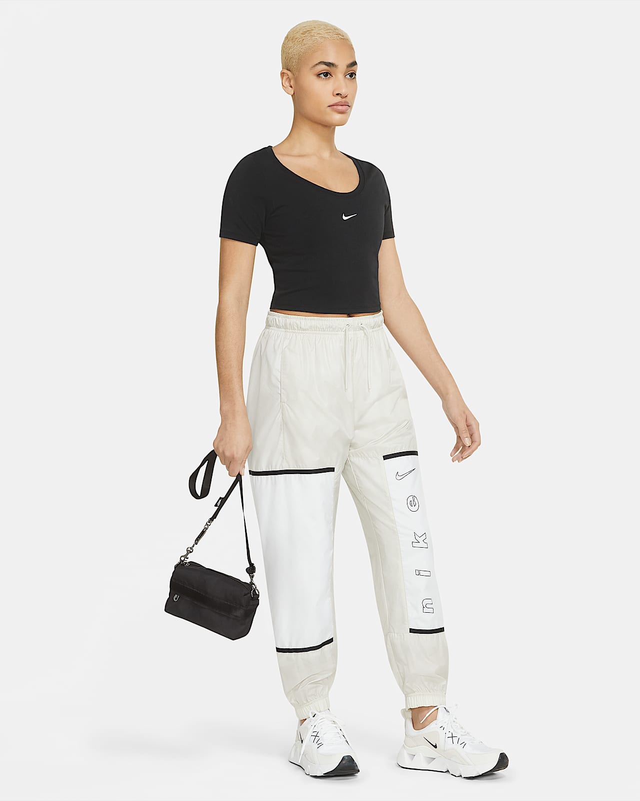 Nike Sportswear Futura Luxe Crossbodytas voor dames (1 liter). Nike NL