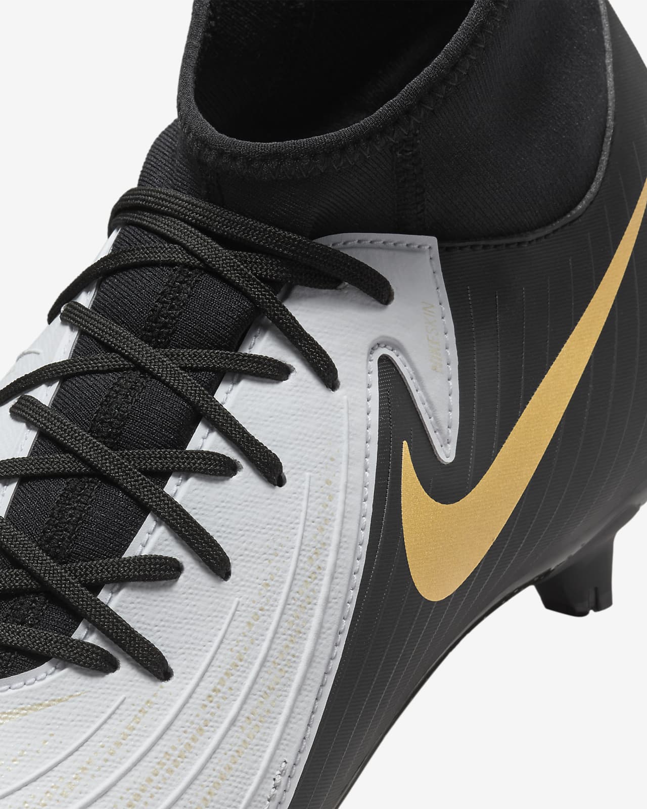 Nike Phantom Luna 2 Academy HG High-Top Soccer Cleats