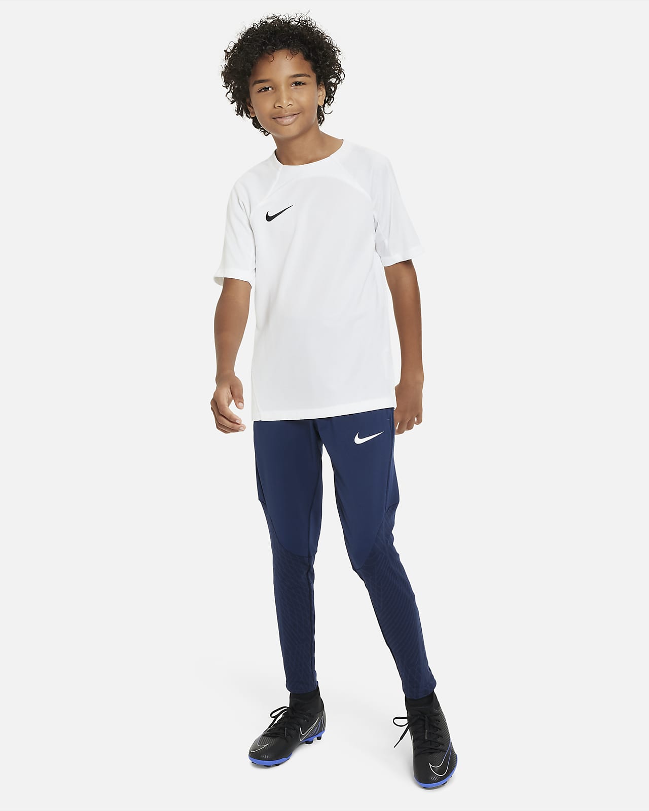 Barcelona Big Kids' Nike Soccer Fleece Pants. Nike.com