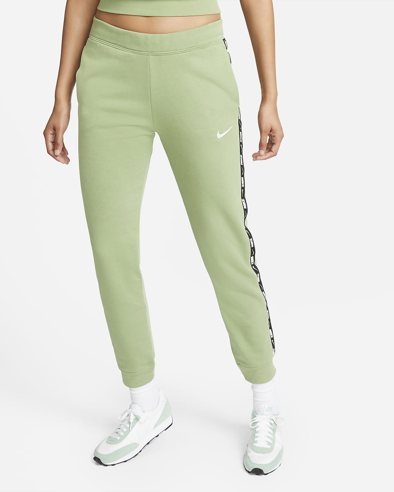 nike womens essential fleece jogger