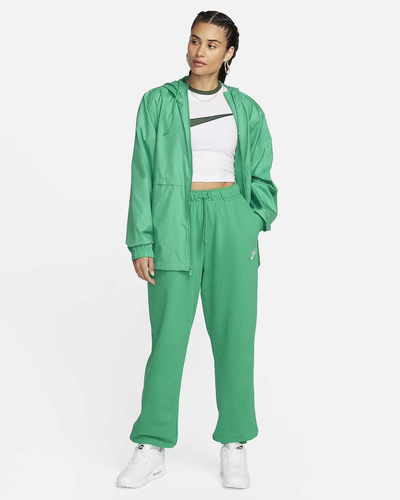 https://static.nike.com/a/images/t_PDP_1280_v1/f_auto,q_auto:eco/3a931400-f4aa-4116-a8ef-285ff877ae14/sportswear-essential-repel-womens-woven-jacket-MNH41C.png