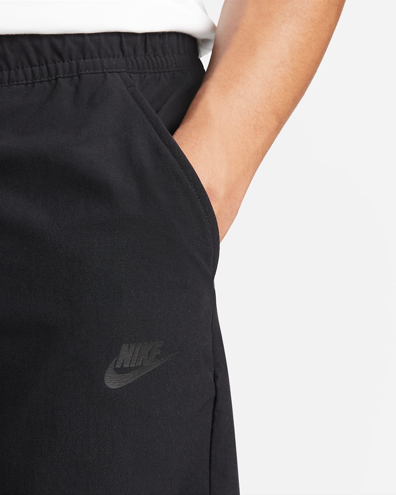 Nike Sportswear Men's Woven Commuter Trousers. Nike NL