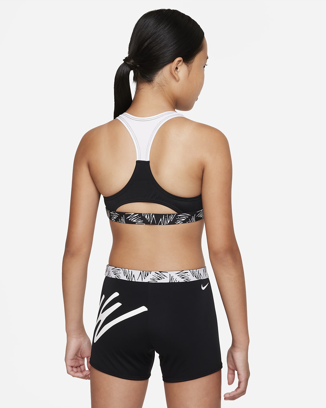 Conjunto de bikini shorts con tirantes tipo espalda cruzada para talla grande Nike Logo. Nike.com