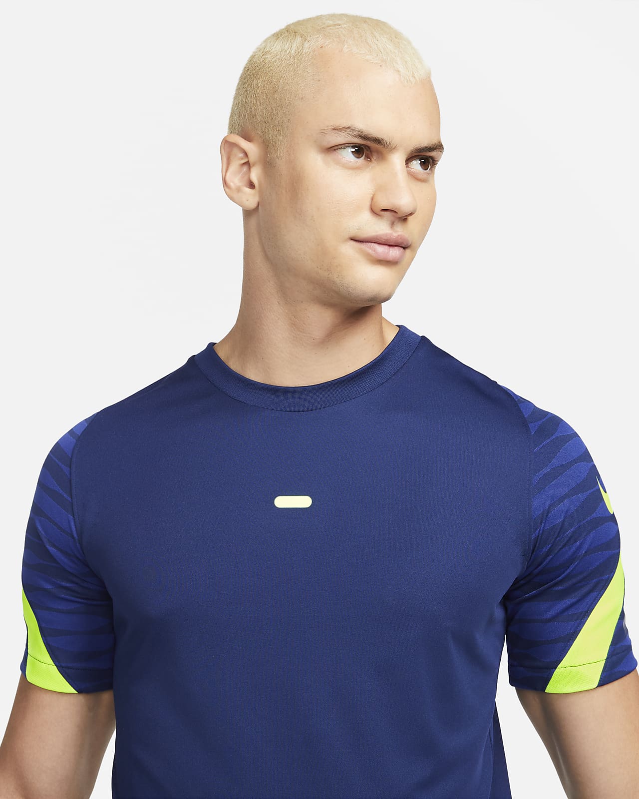 Nike Dri-FIT Strike rövid ujjú férfi futballfelső. Nike HU