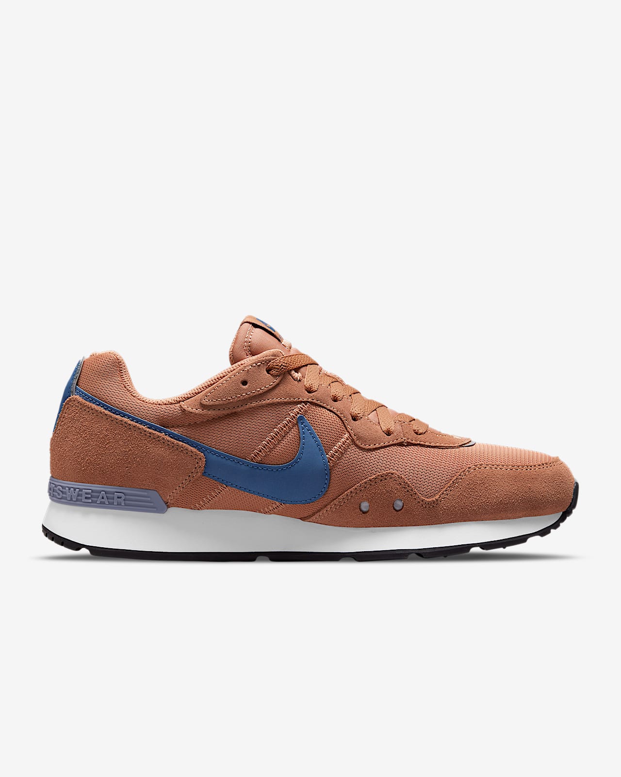 nike venture runner leather trainers