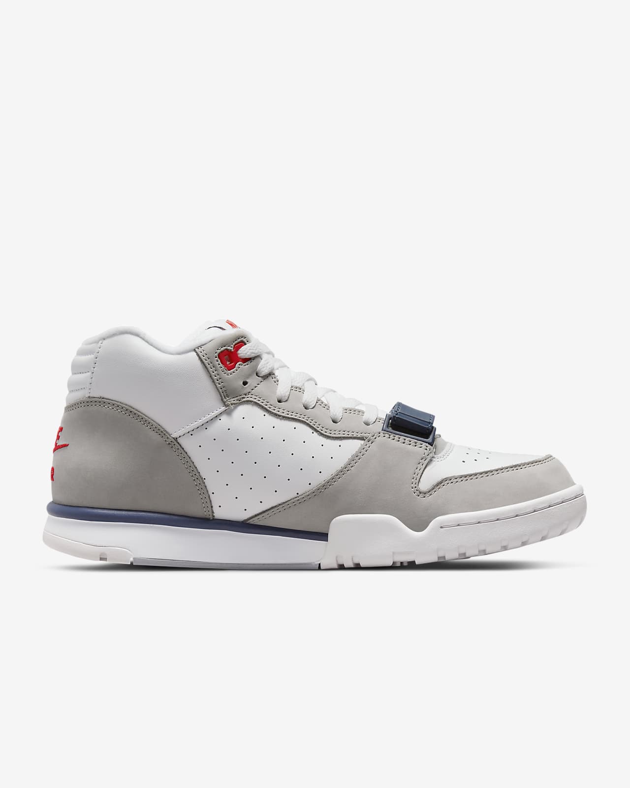 white nike air trainers mens