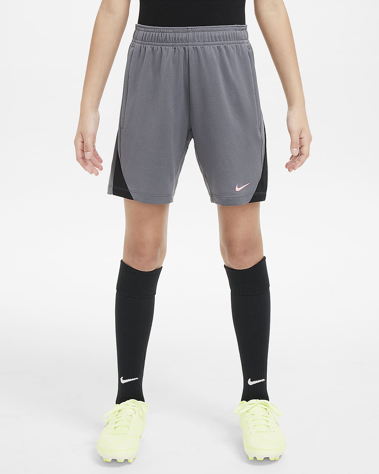 Nike Dri-FIT Strike Older Kids' Football Shorts