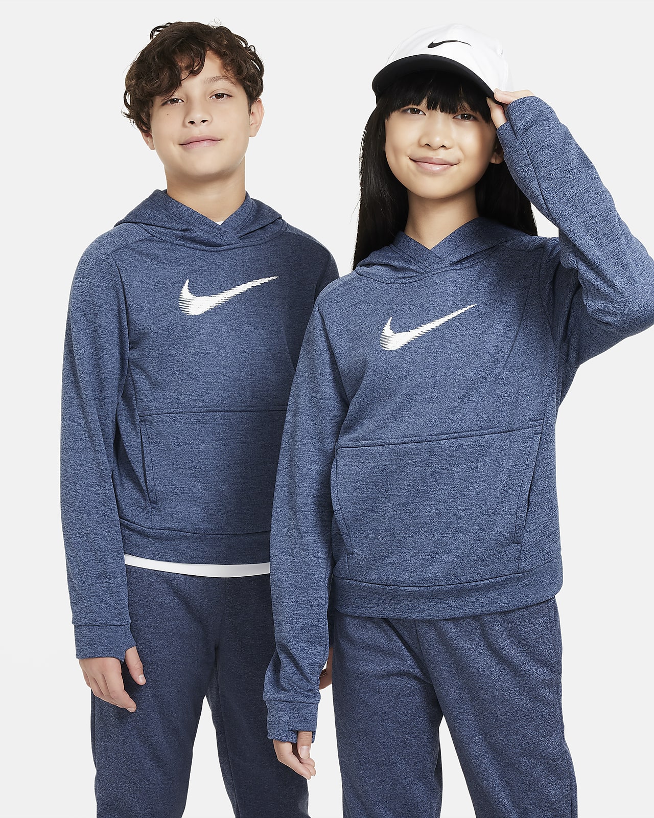 Nike Multi+ Therma-FIT Genç Çocuk Kapüşonlu Sweatshirt'ü