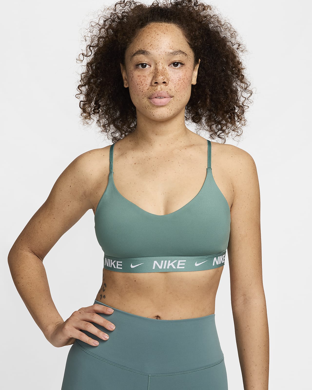 Nike Indy Hafif Destekli Pedli Ayarlanabilir Kadın Spor Sütyeni