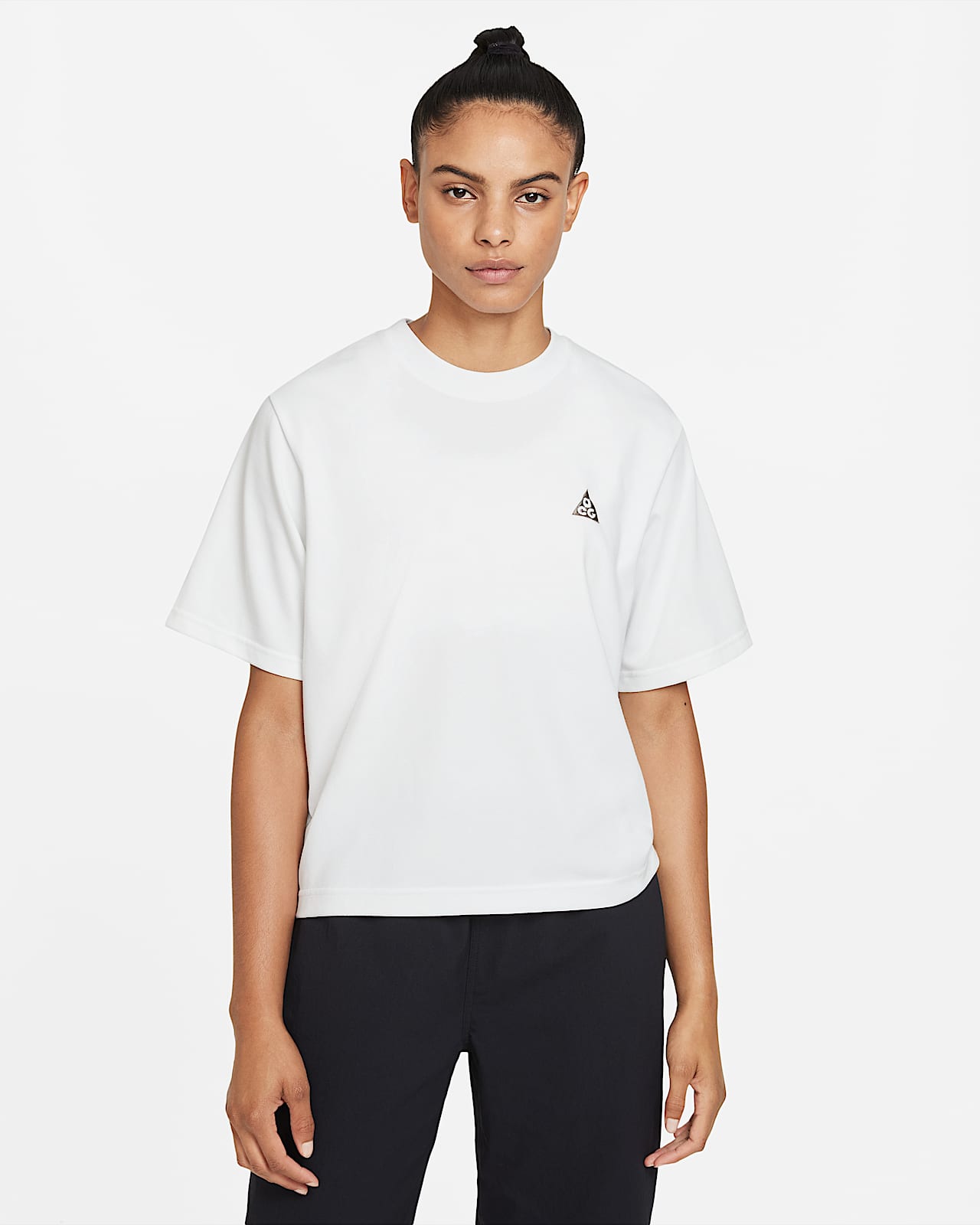 Playera de manga corta para mujer Nike ACG. Nike.com
