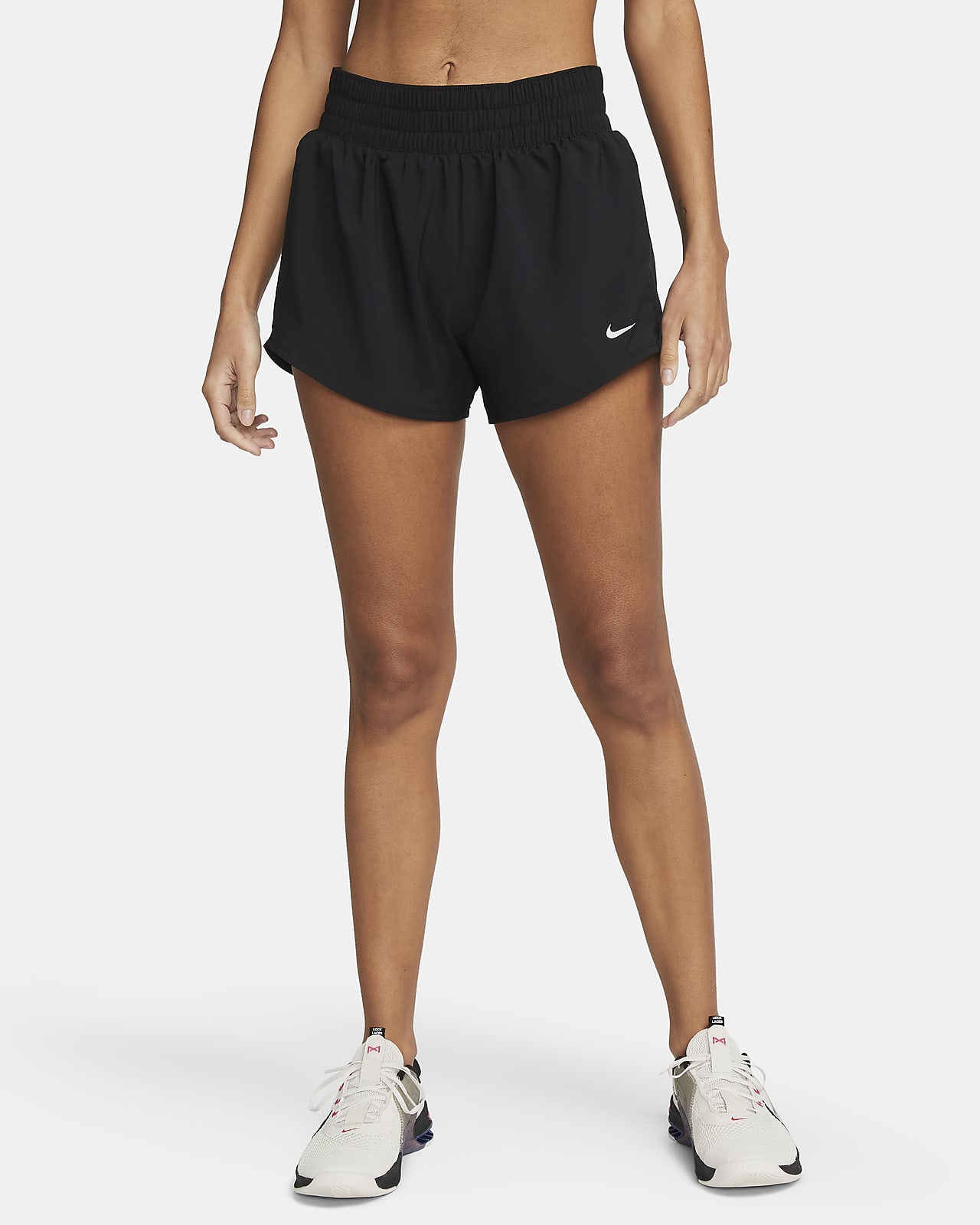 Nike One Dri-FIT dameshorts med mellomhøyt liv og innershorts (8 cm)