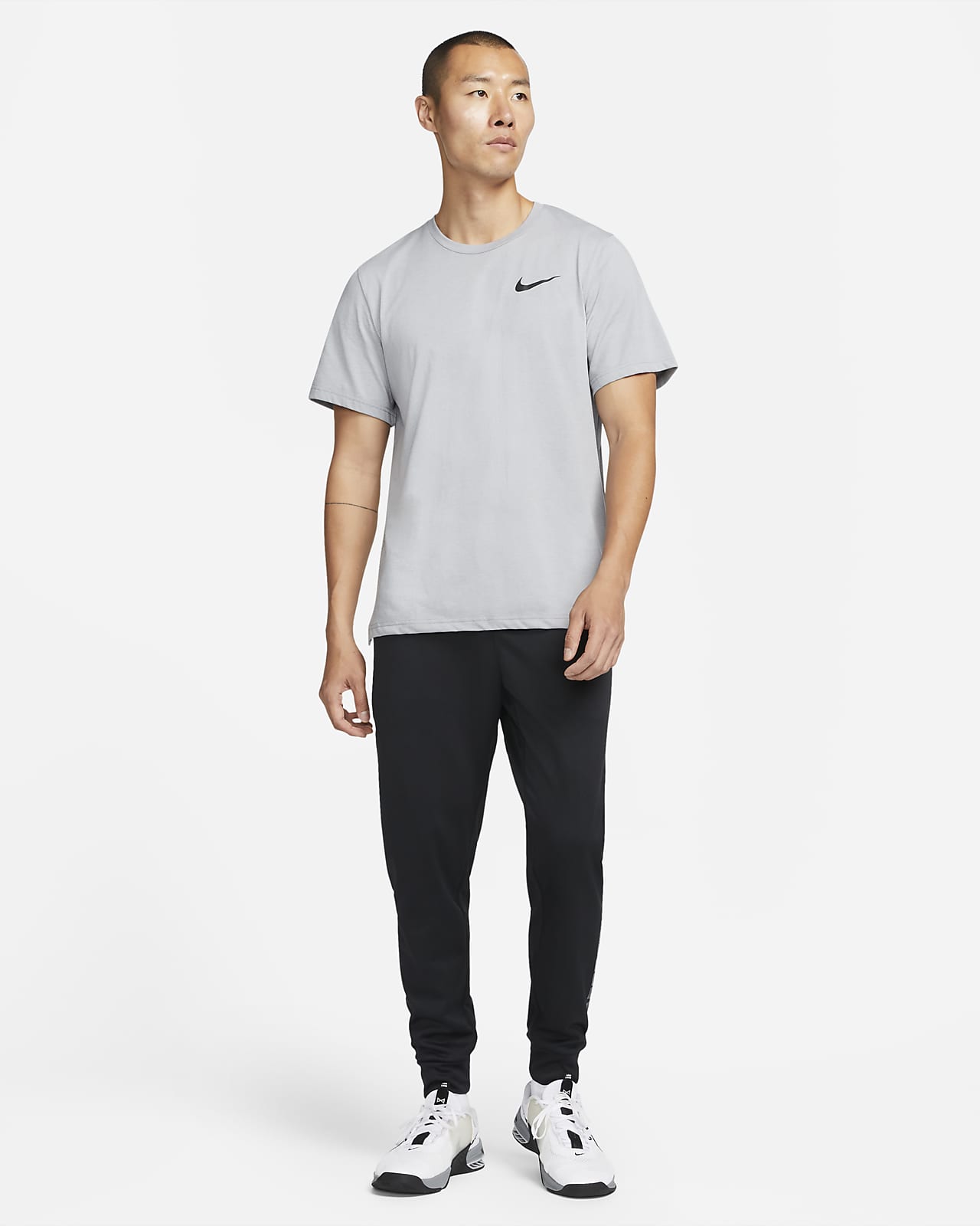 Nike Therma-FIT Men's Tapered Swoosh Graphic Fitness Trousers. Nike NO