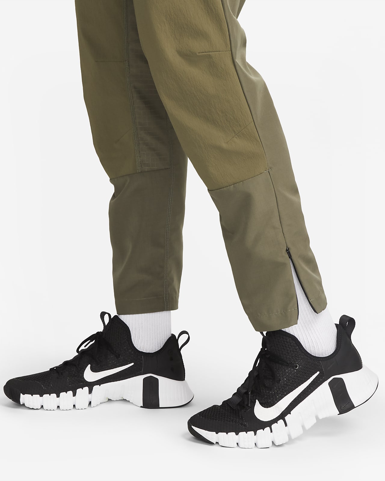 Woven A.P.S. Men\'s Dri-FIT Pants. Nike Versatile ADV