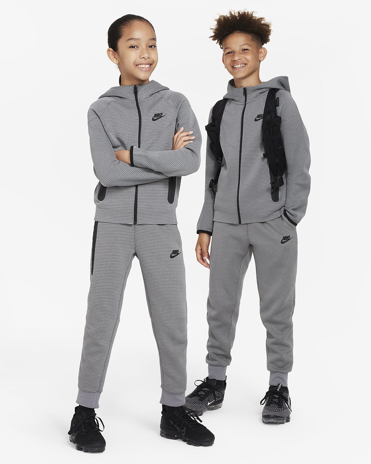 Nike Sportswear Tech Fleece Older Kids (Boys') Trousers. Nike LU