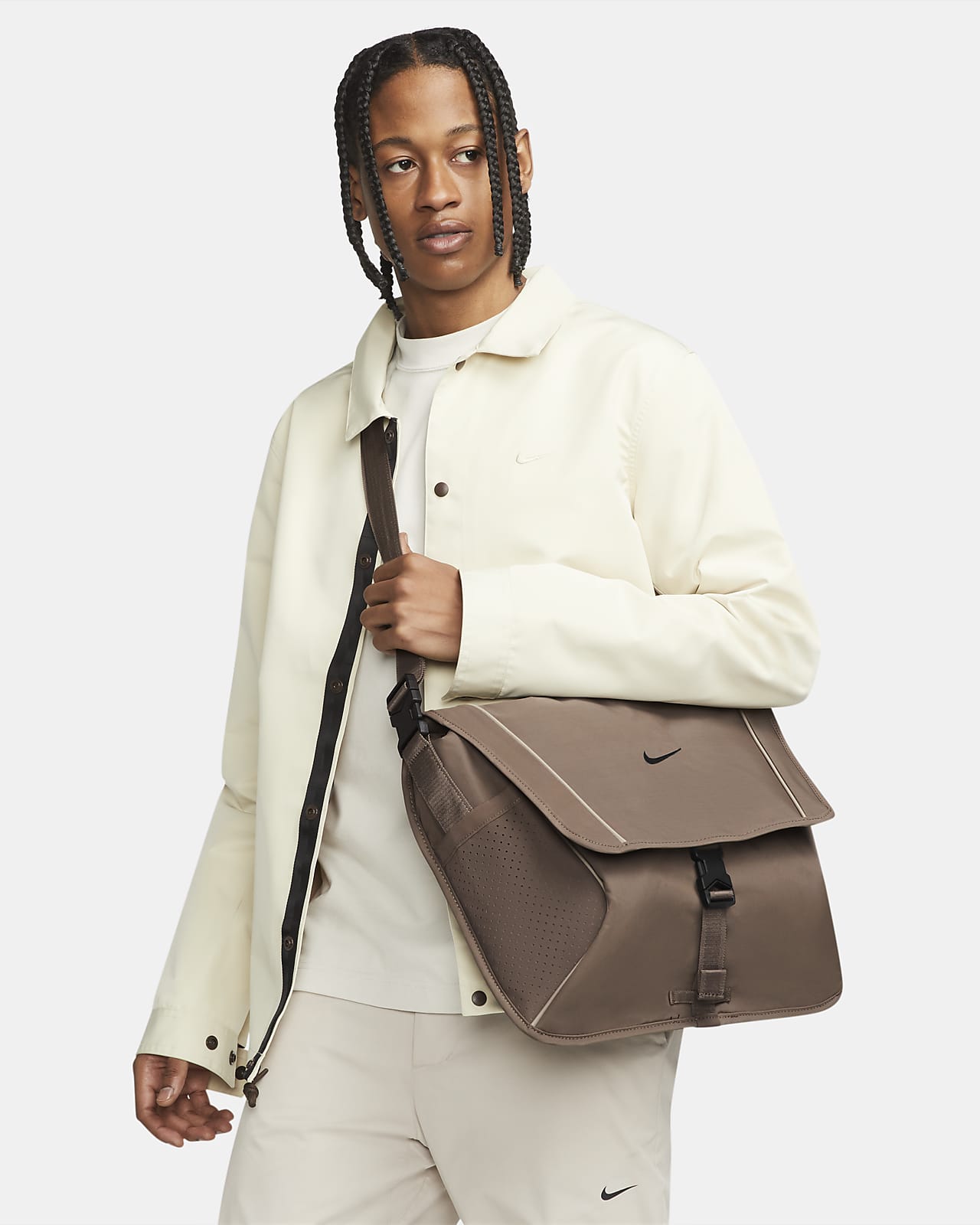 nike sportswear essentials messenger bag