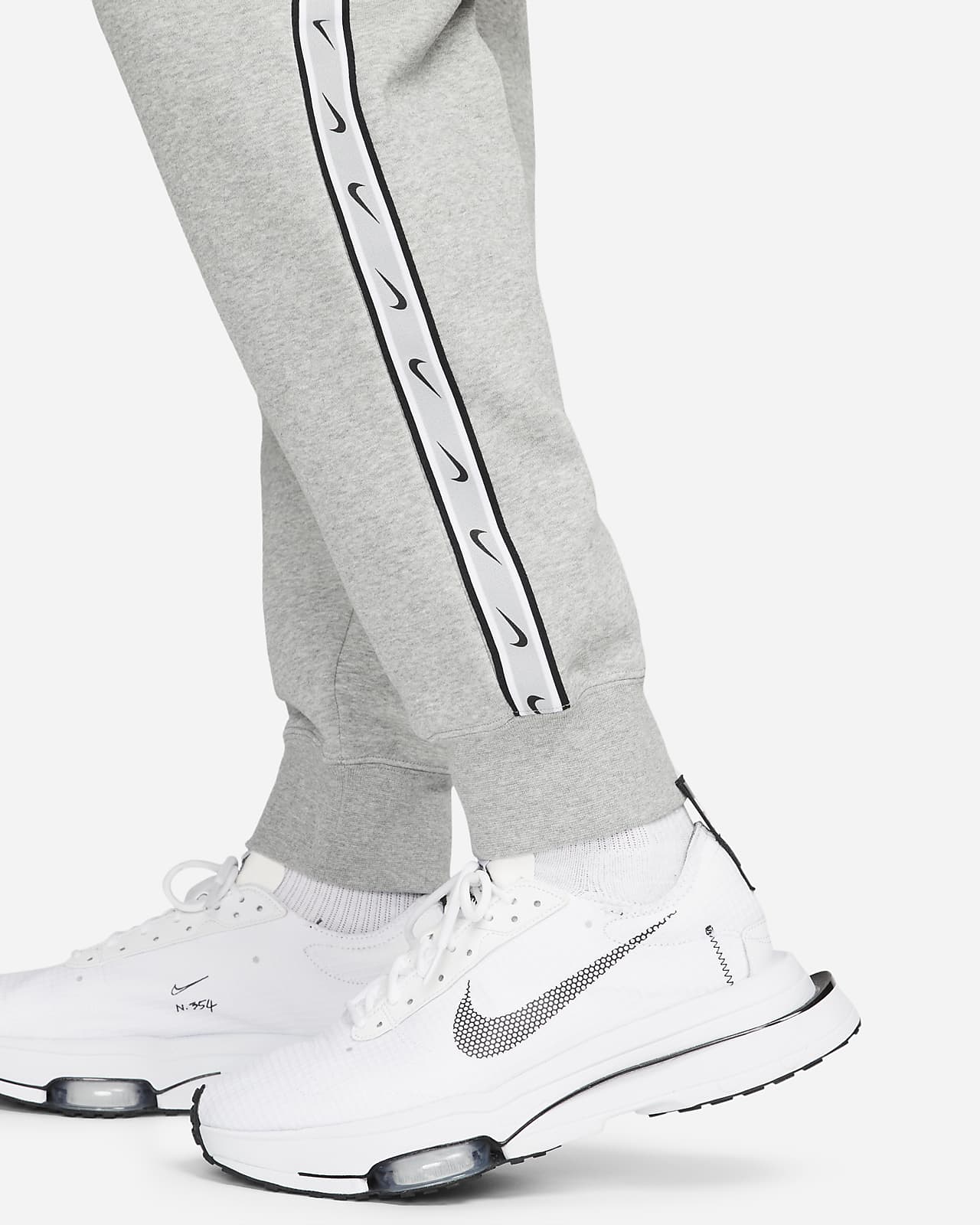 Nike Sportswear Repeat Men's Fleece Cargo Trousers. Nike LU
