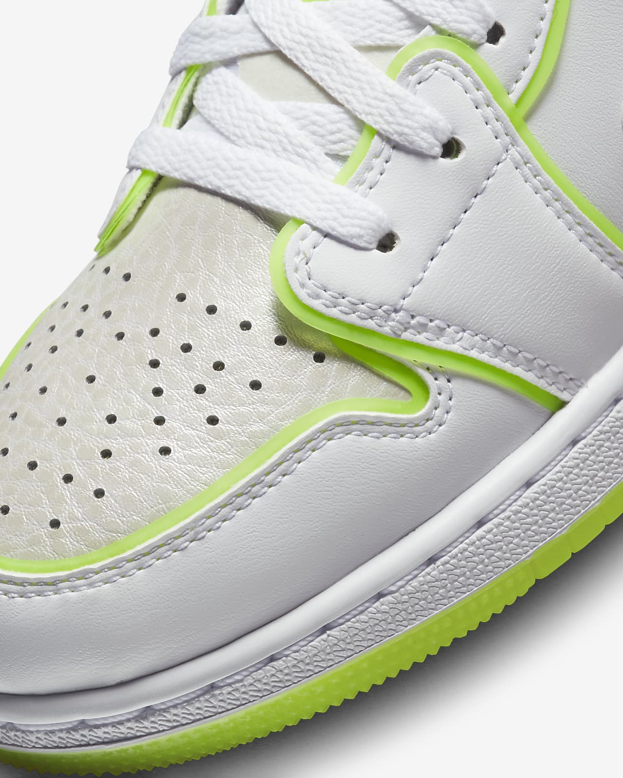 Air Jordan 1 Low SE Older Kids' Shoes. Nike BG