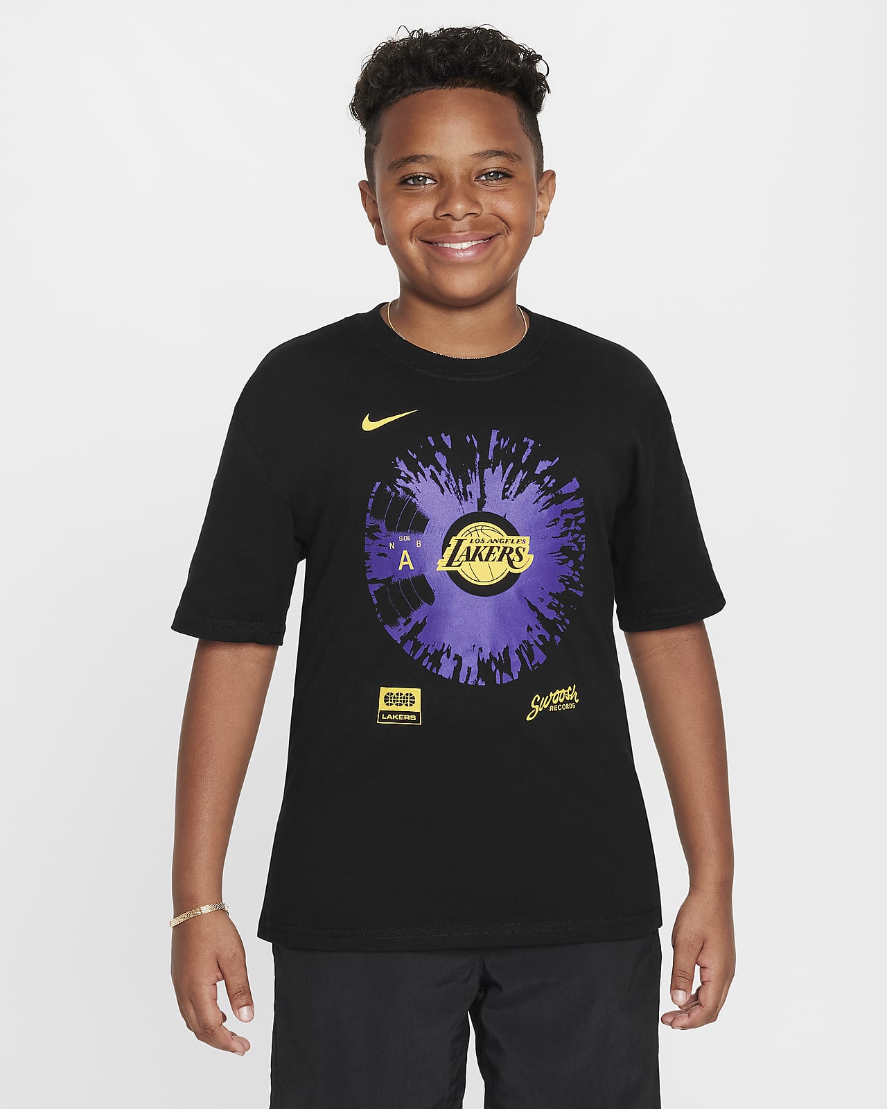 T-shirt dla dużych dzieci (chłopców) Nike NBA Max90 Los Angeles Lakers Courtside