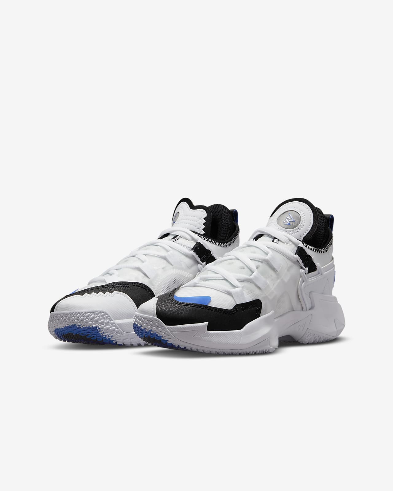 nike basketball shoes white blue