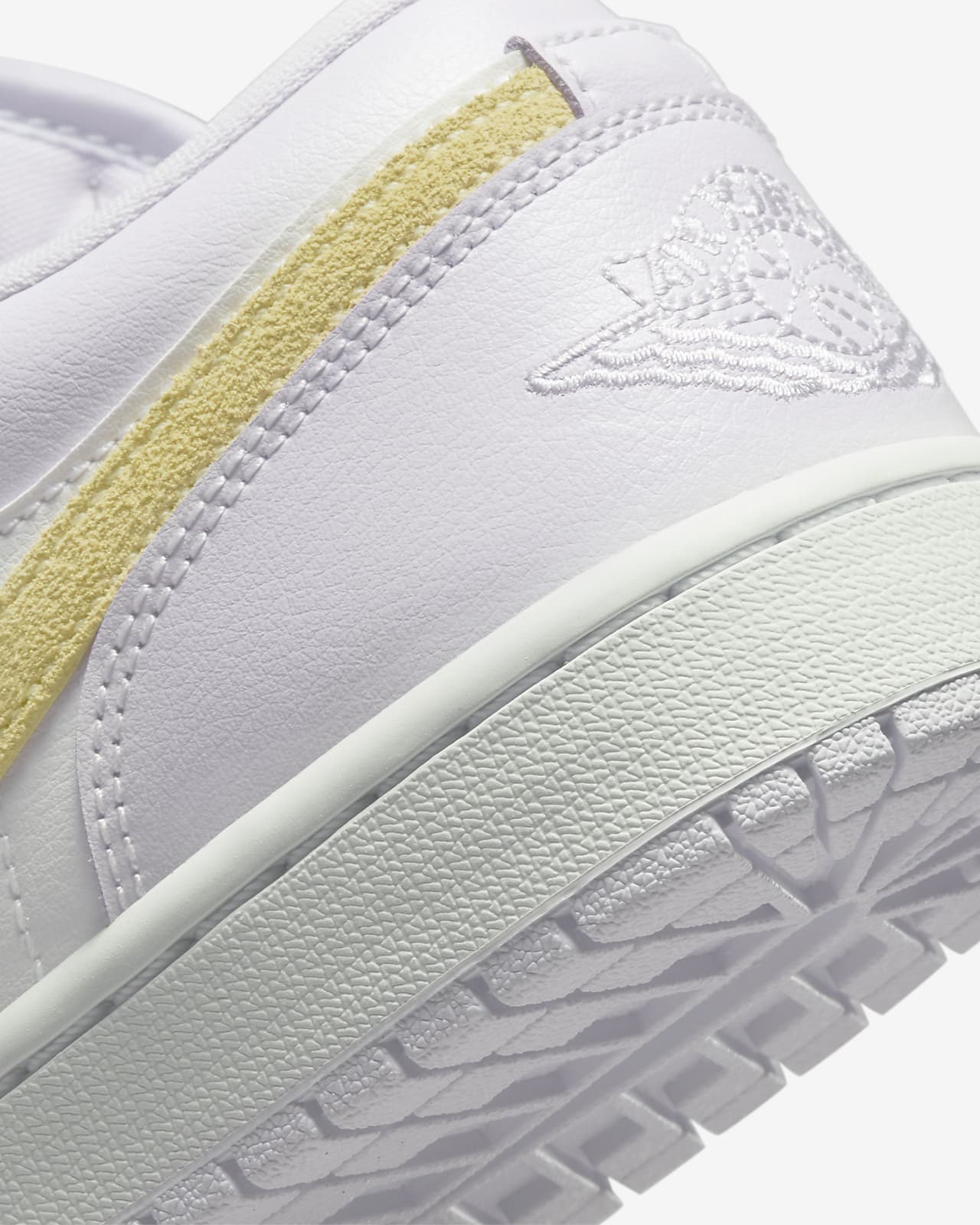 Air Jordan 1 Low Women's Shoe. Nike PT