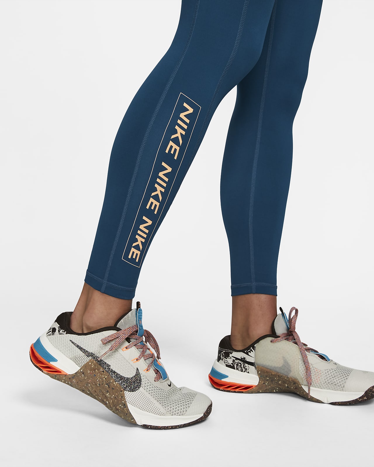 Nike Pro Leggings de talle medio con estampado - Mujer. Nike