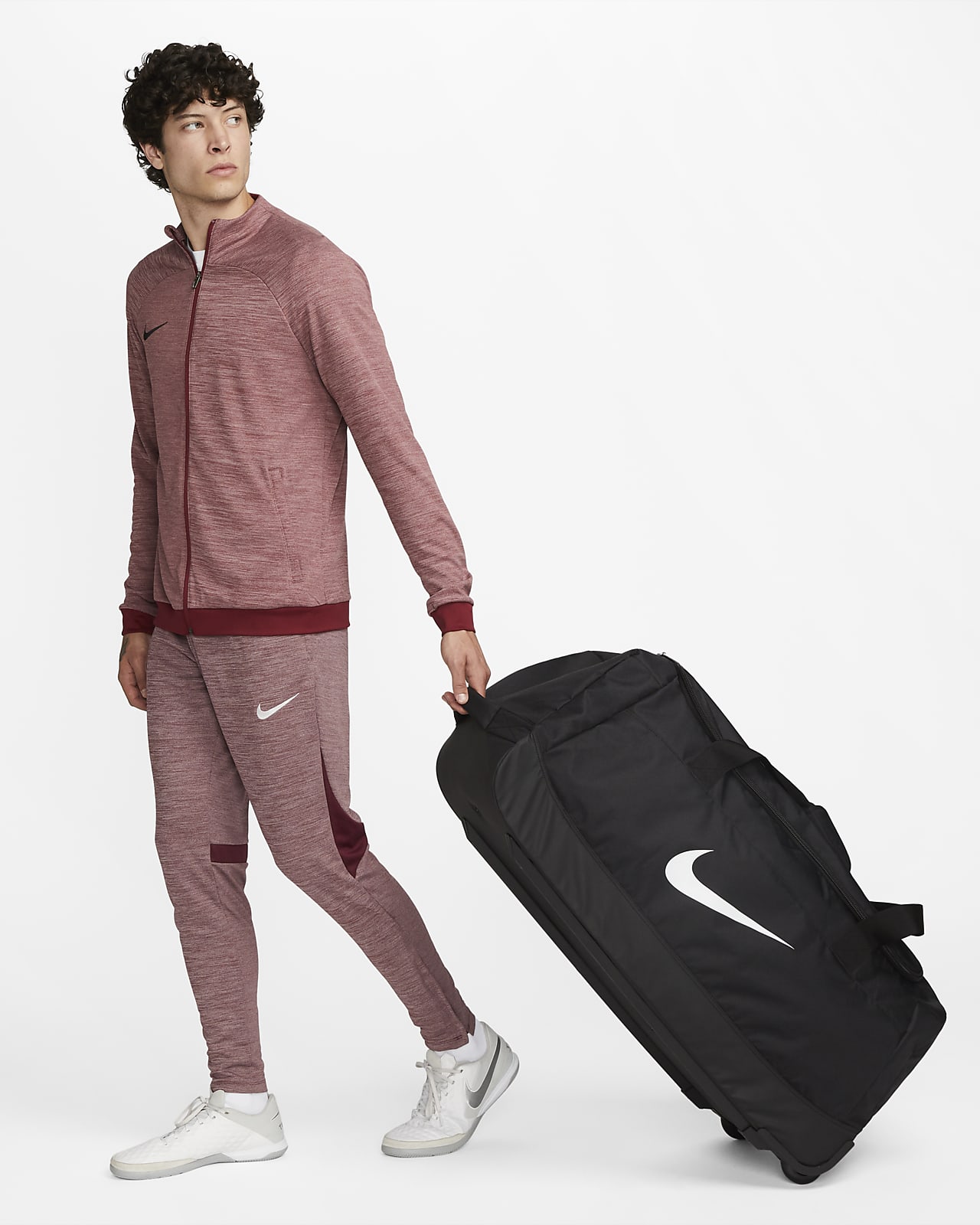 Nike Club Team Roller Bag (120L).