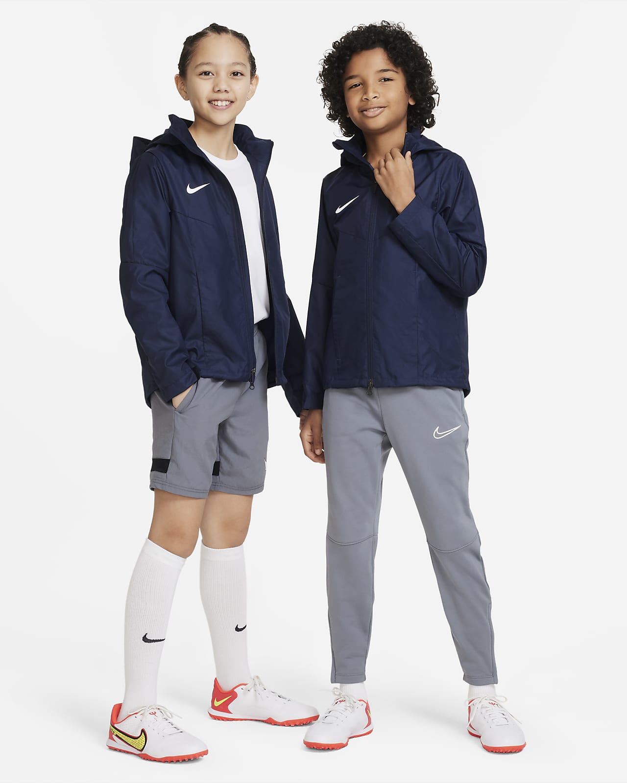 Nike Storm-FIT Academy23 Older Kids' Football Rain Jacket. Nike SA