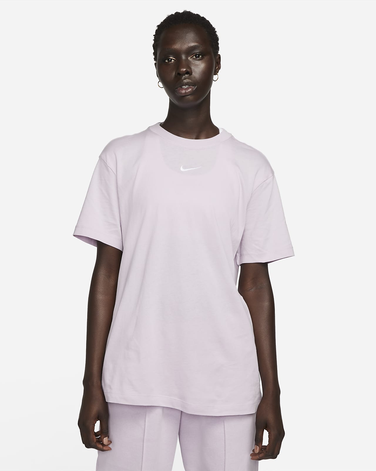 Nike Sportswear Essentials Women's Boyfriend T-Shirt. Nike AE