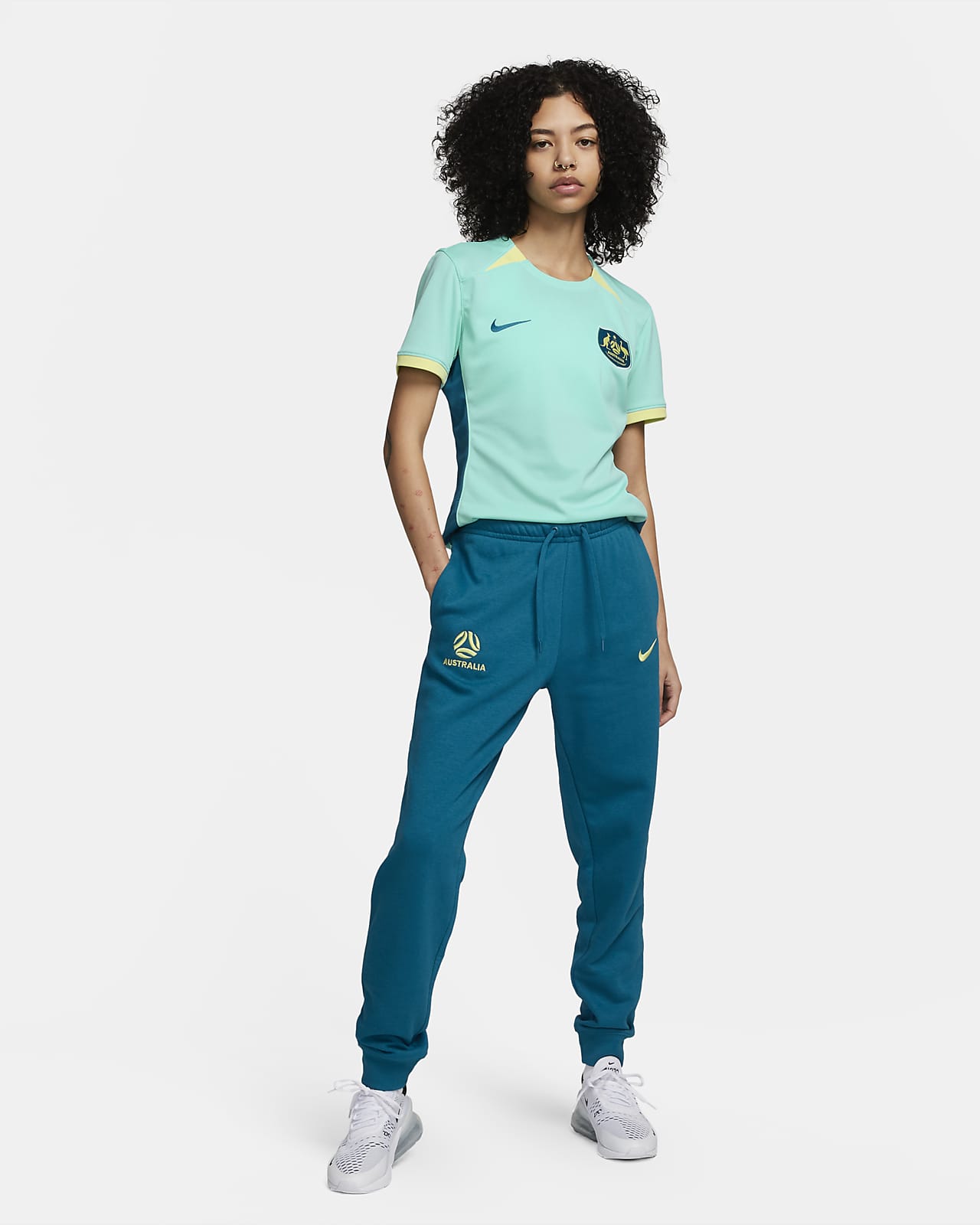 Australia Club Fleece Women's Nike Football Mid-Rise Pants. Nike HU