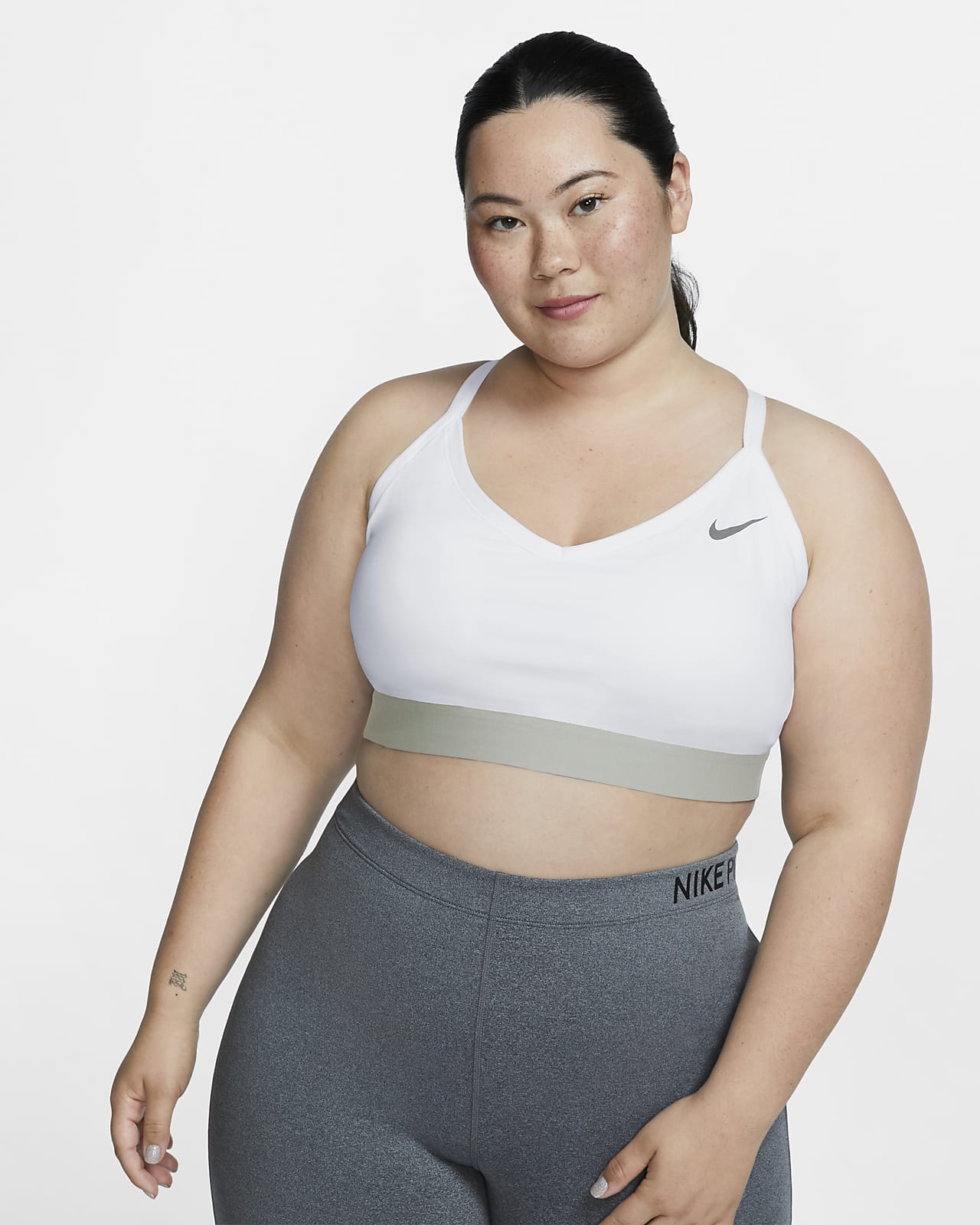 Sujetador deportivo acolchado de sujeción ligera para mujer (talla grande)  Nike Dri-FIT Indy. Nike.com