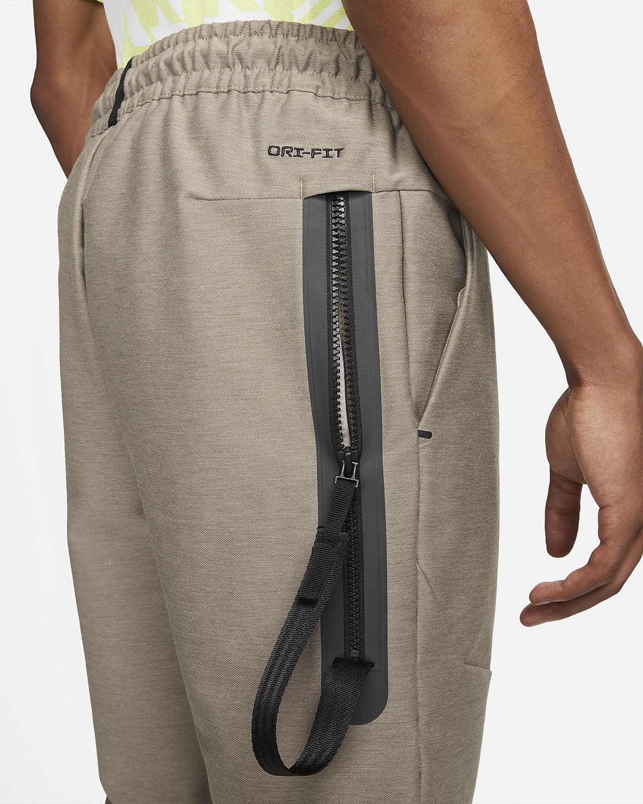 survetement tech pack