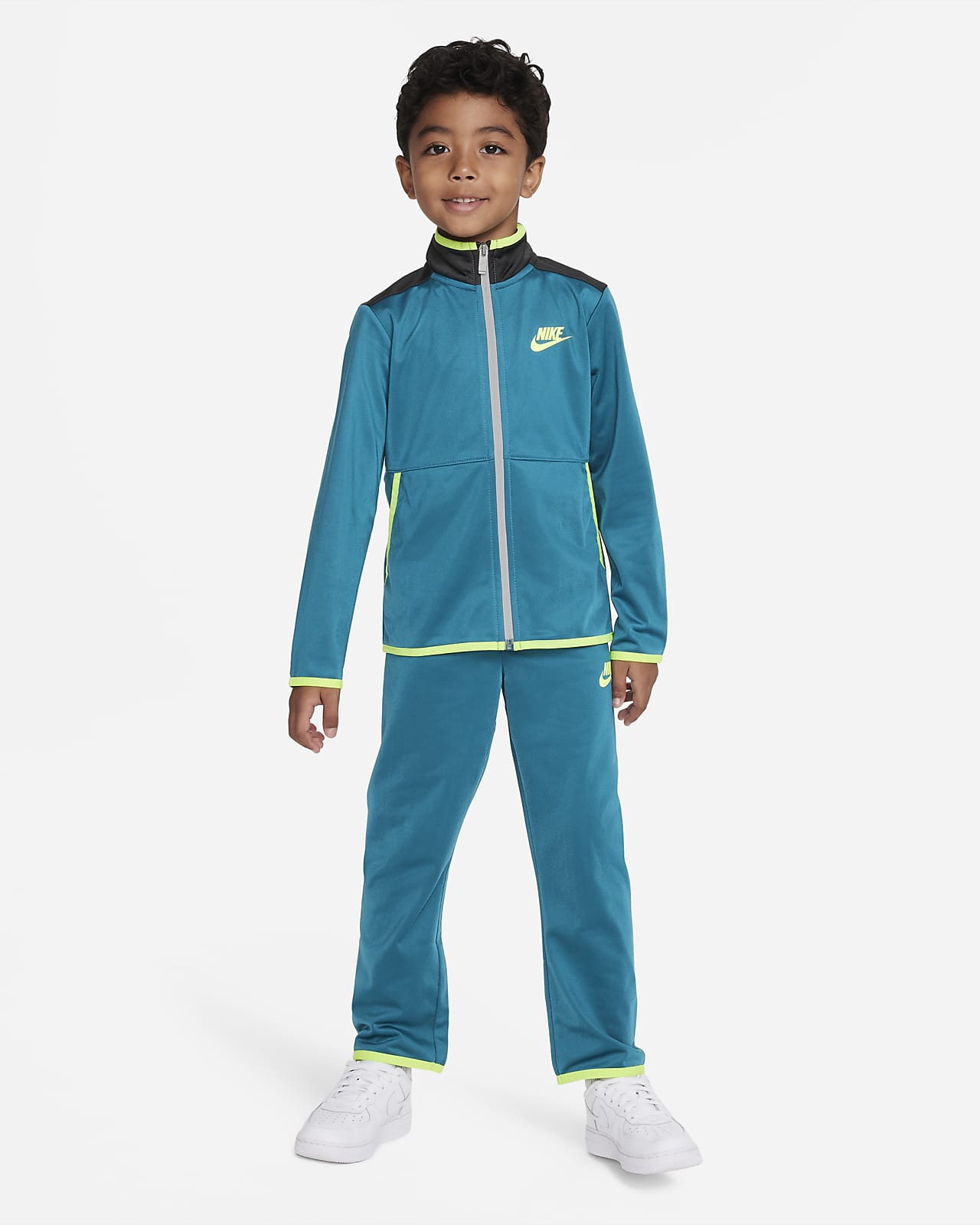 entrenamiento niños talla pequeña Nike Sportswear Illuminate Tricot Set. Nike.com