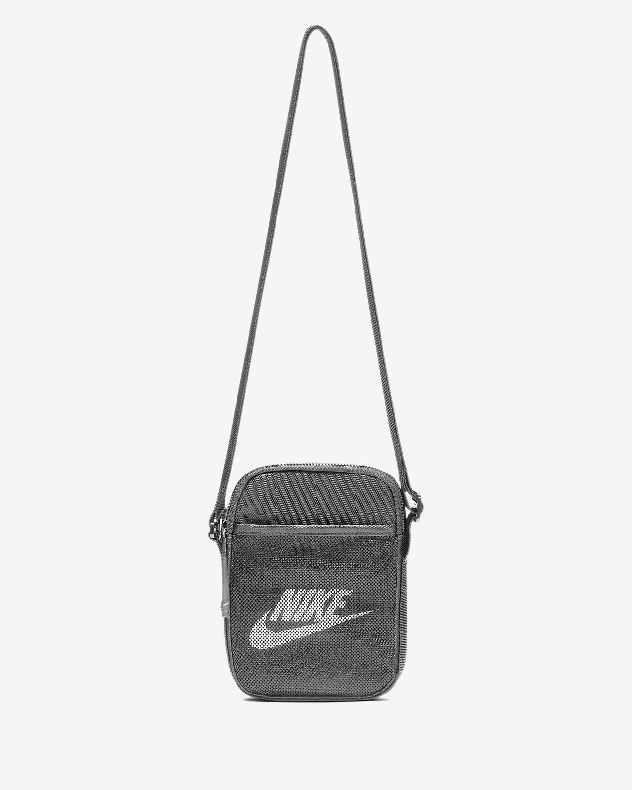 กระเป๋าพาดลำตัว Nike Heritage (ขนาดเล็ก, 1 ล.)