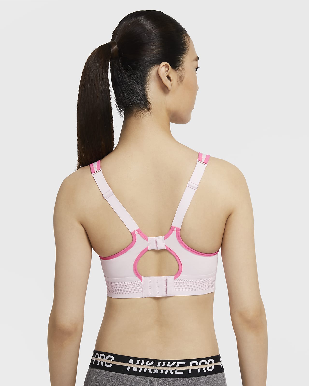 brassiere nike alpha