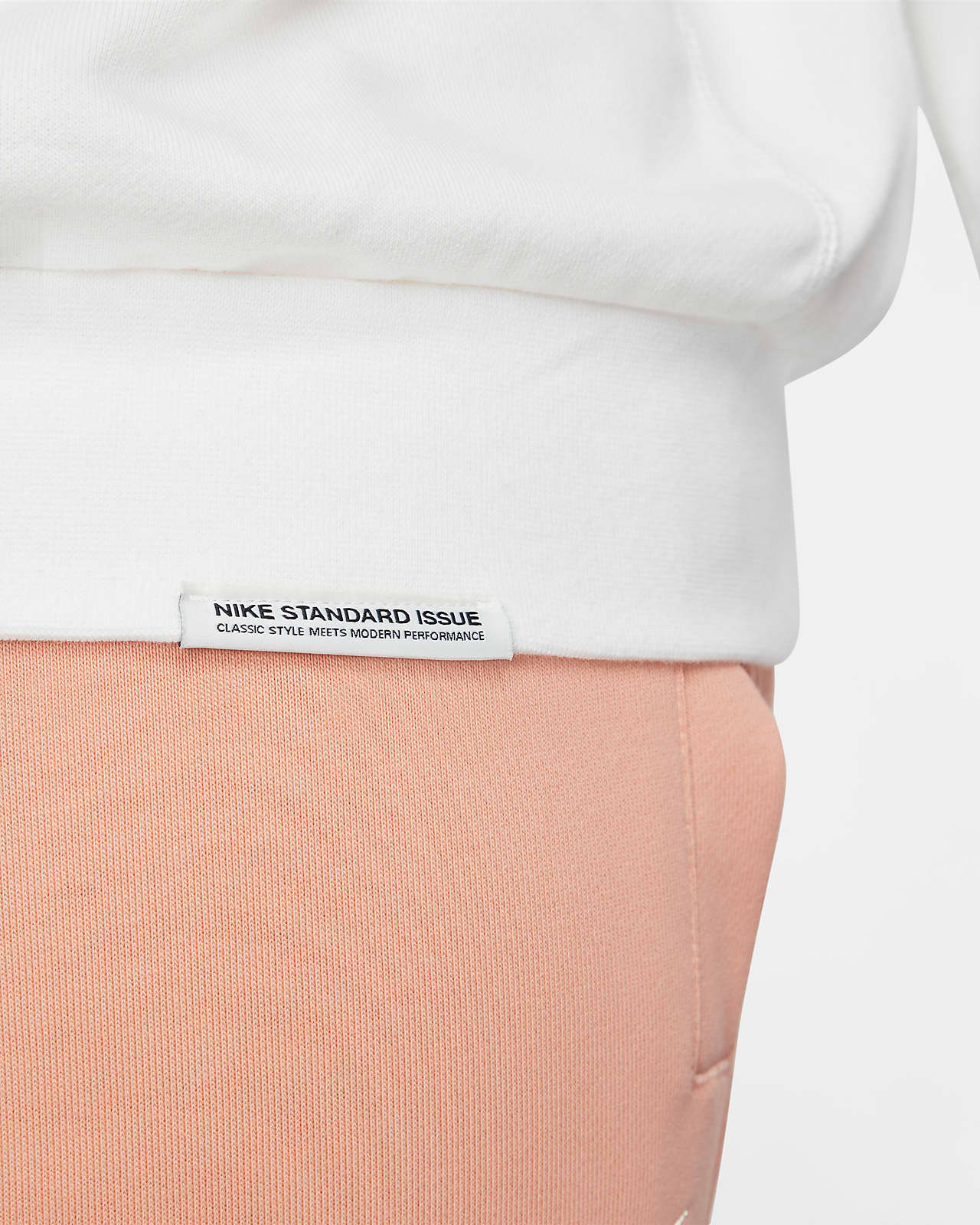 Nike Standard Issue Men's Basketball Crew Sweatshirt. Nike AE