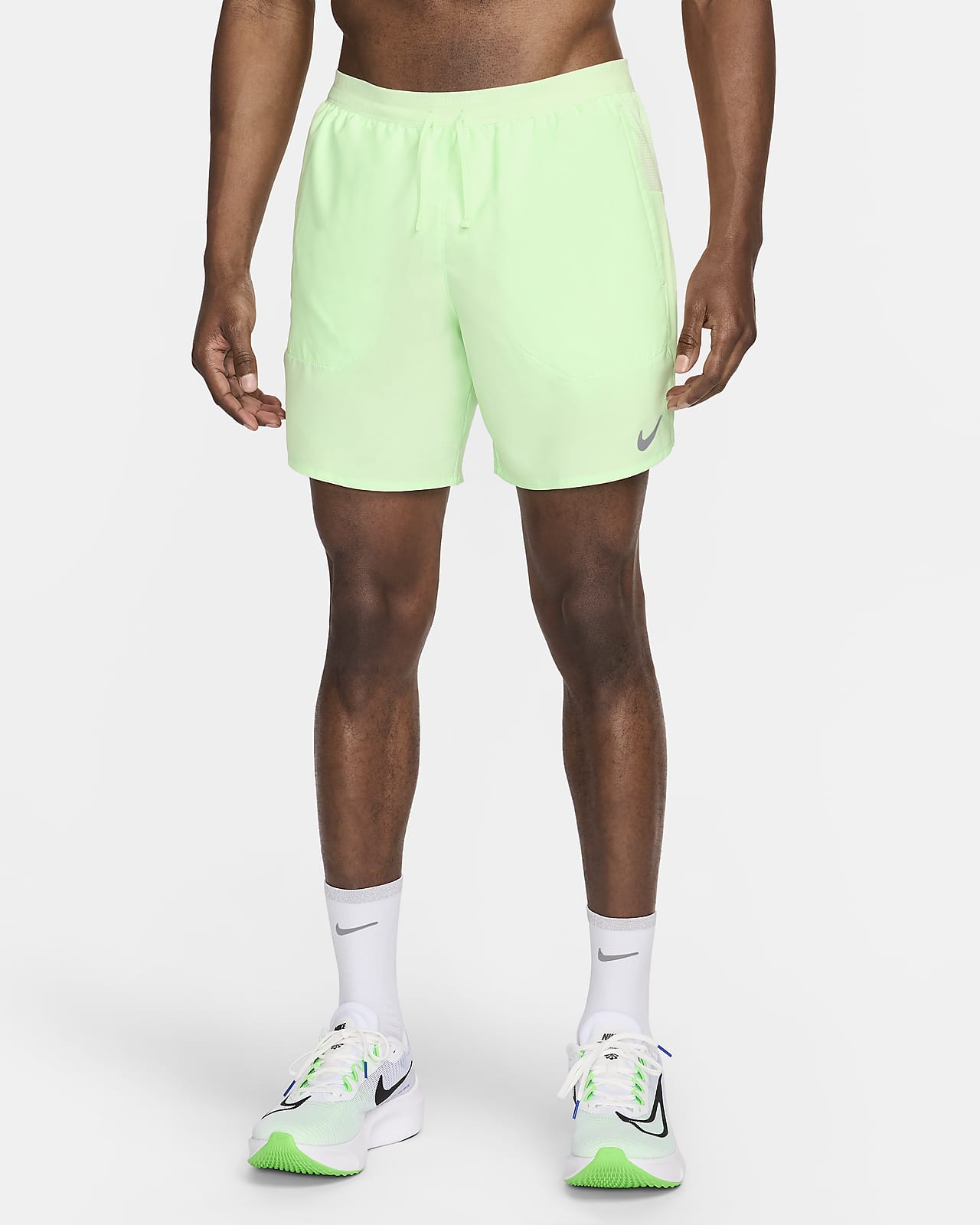 Nike Stride Dri-FIT 18 cm-es, belső rövidnadrággal bélelt férfi futórövidnadrág