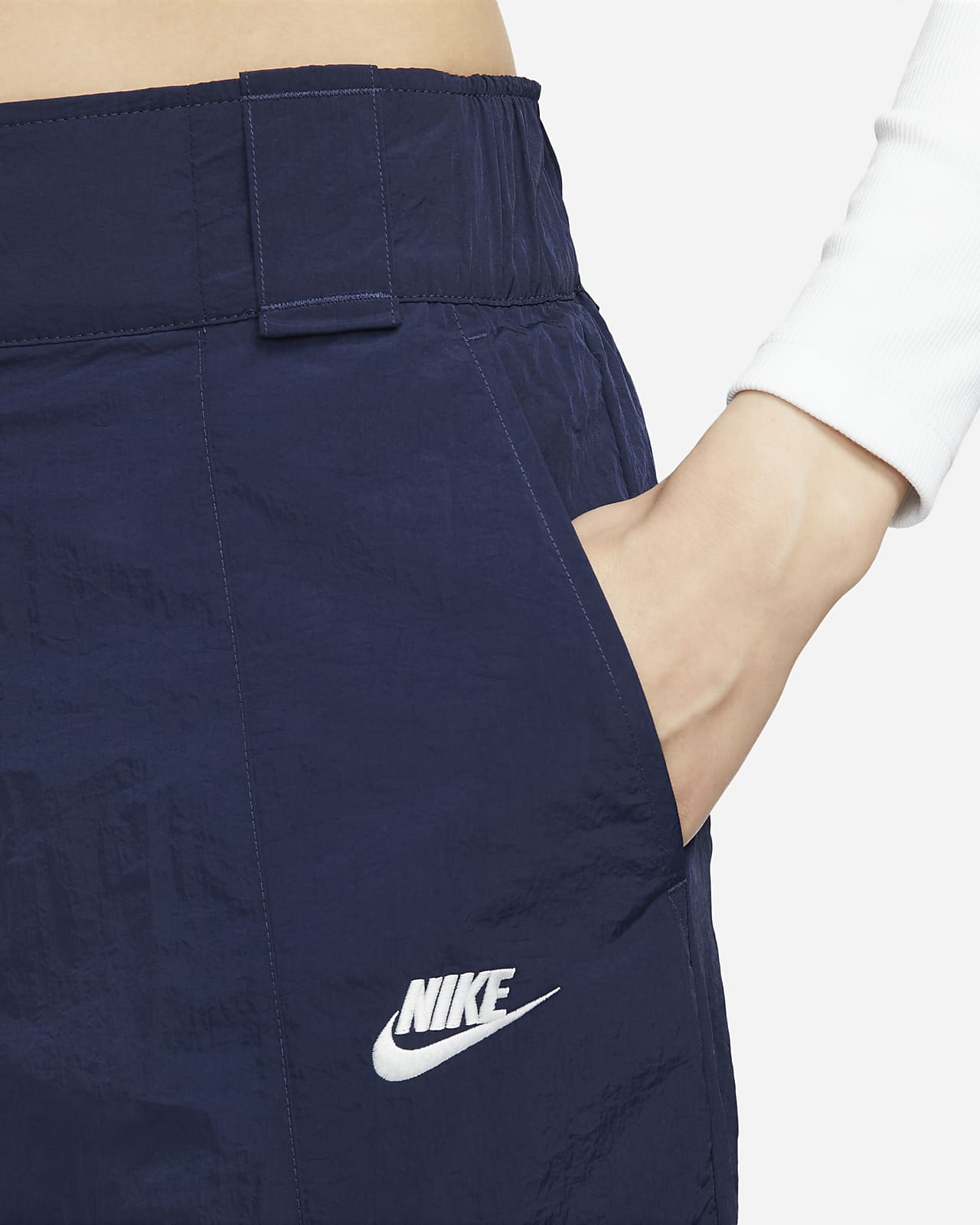 Nike Sportswear Women's Oversized High-Waisted Woven Cargo Trousers. Nike CA
