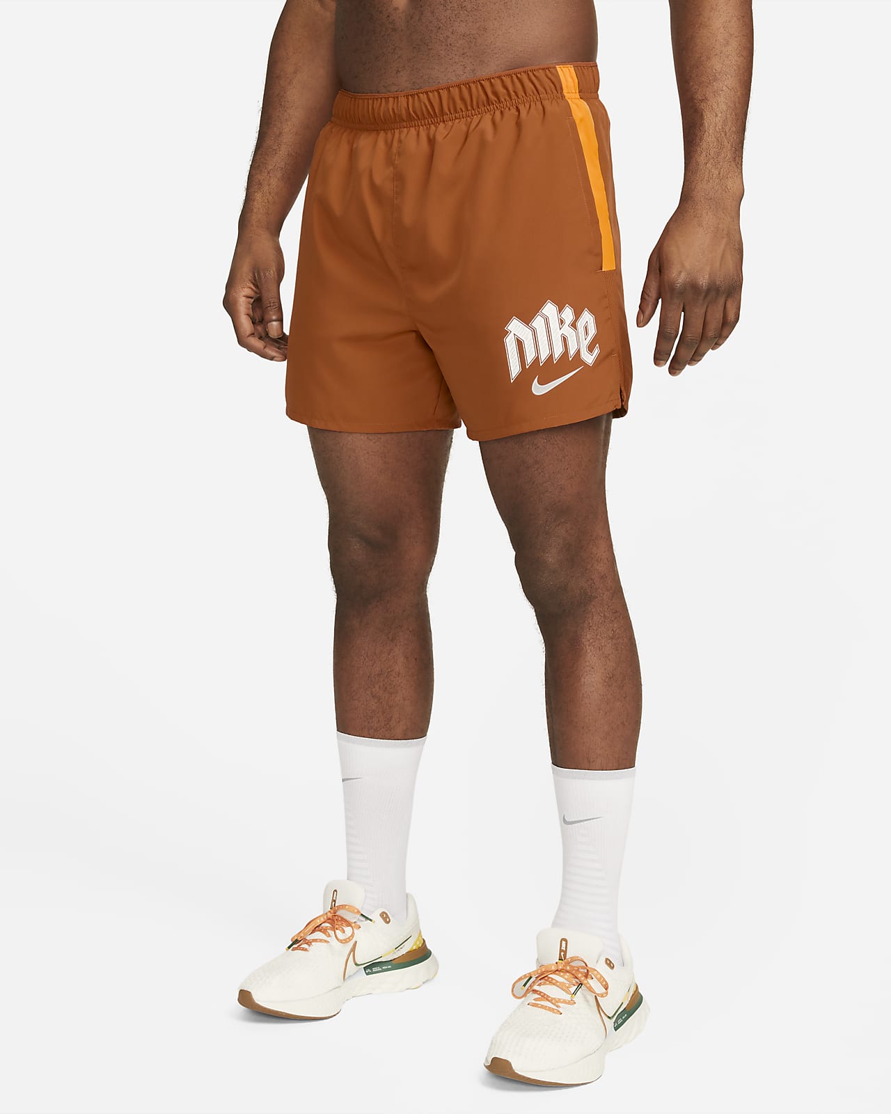 Nike Dri-FIT Run Division Challenger Pantalón corto de running 13 cm con malla interior - Hombre. Nike ES
