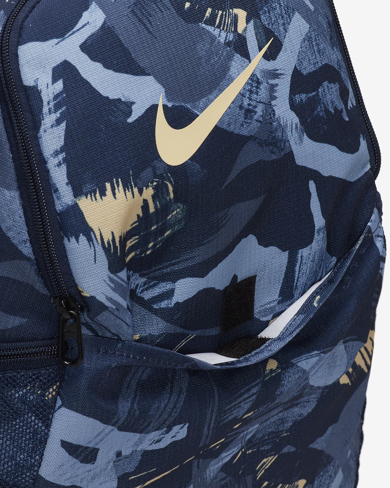 Nike Brasilia Backpack (Medium, 24L).