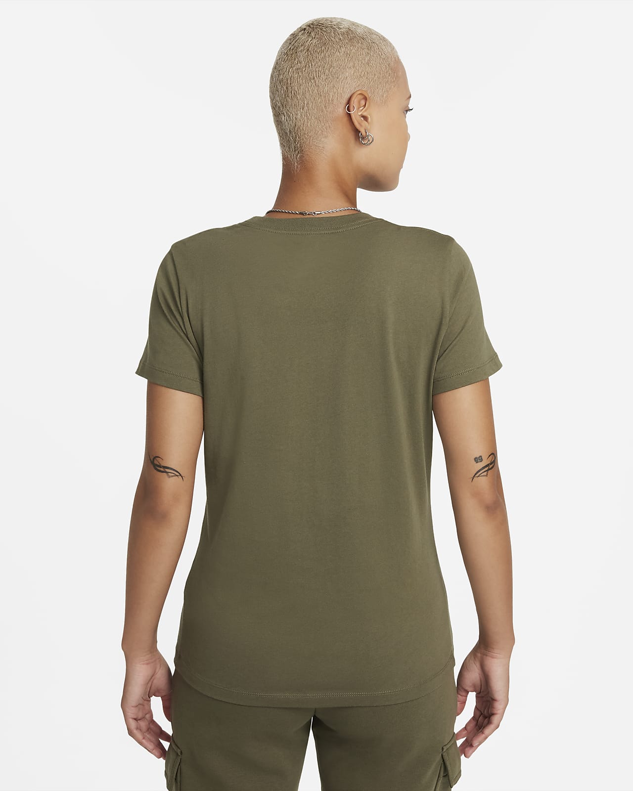 Playera Nike Sportswear Essential. Nike.com