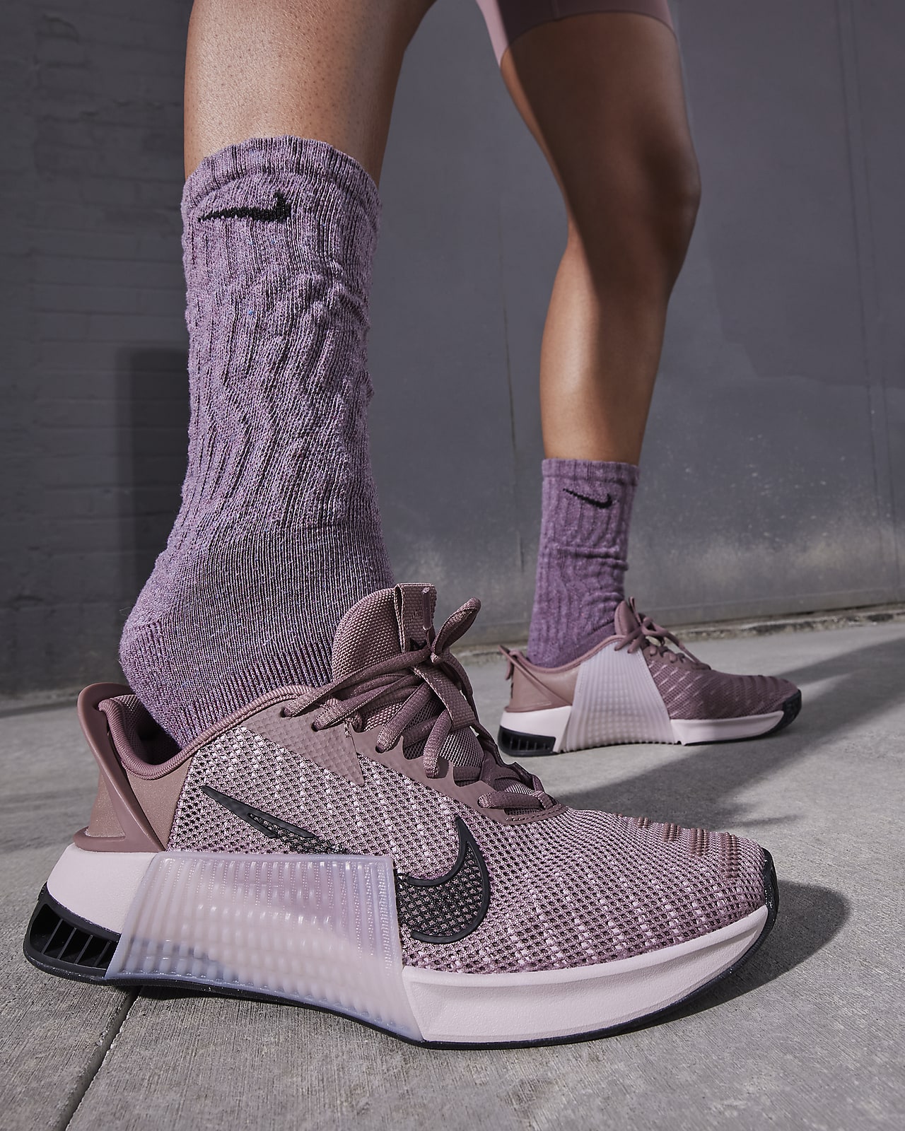 Nike Metcon 9 FlyEase Training Shoe in Smokey Mauve/Violet/Black